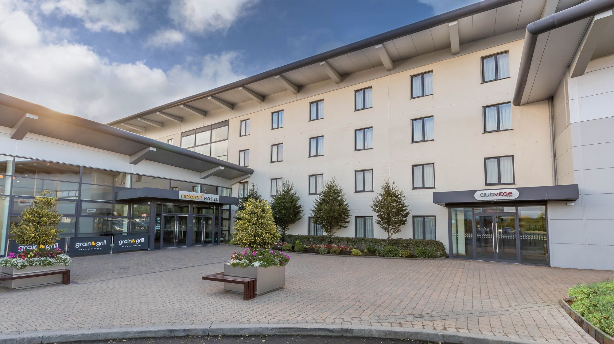 Maldron Hotel Portlaoise Kültér fotó